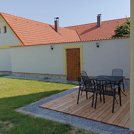 Apartman Na Statku Jilovice Luaran gambar