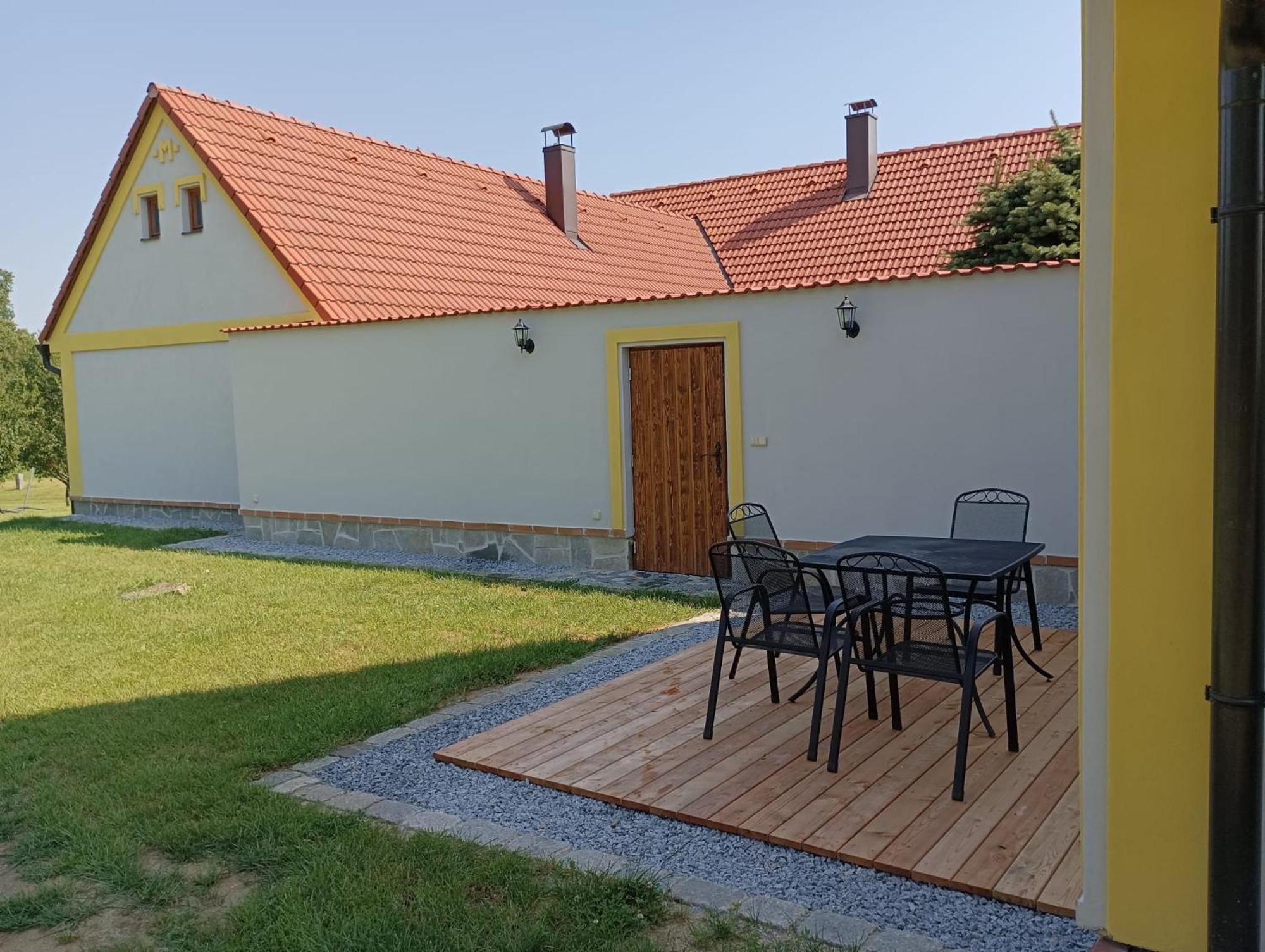 Apartman Na Statku Jilovice Luaran gambar