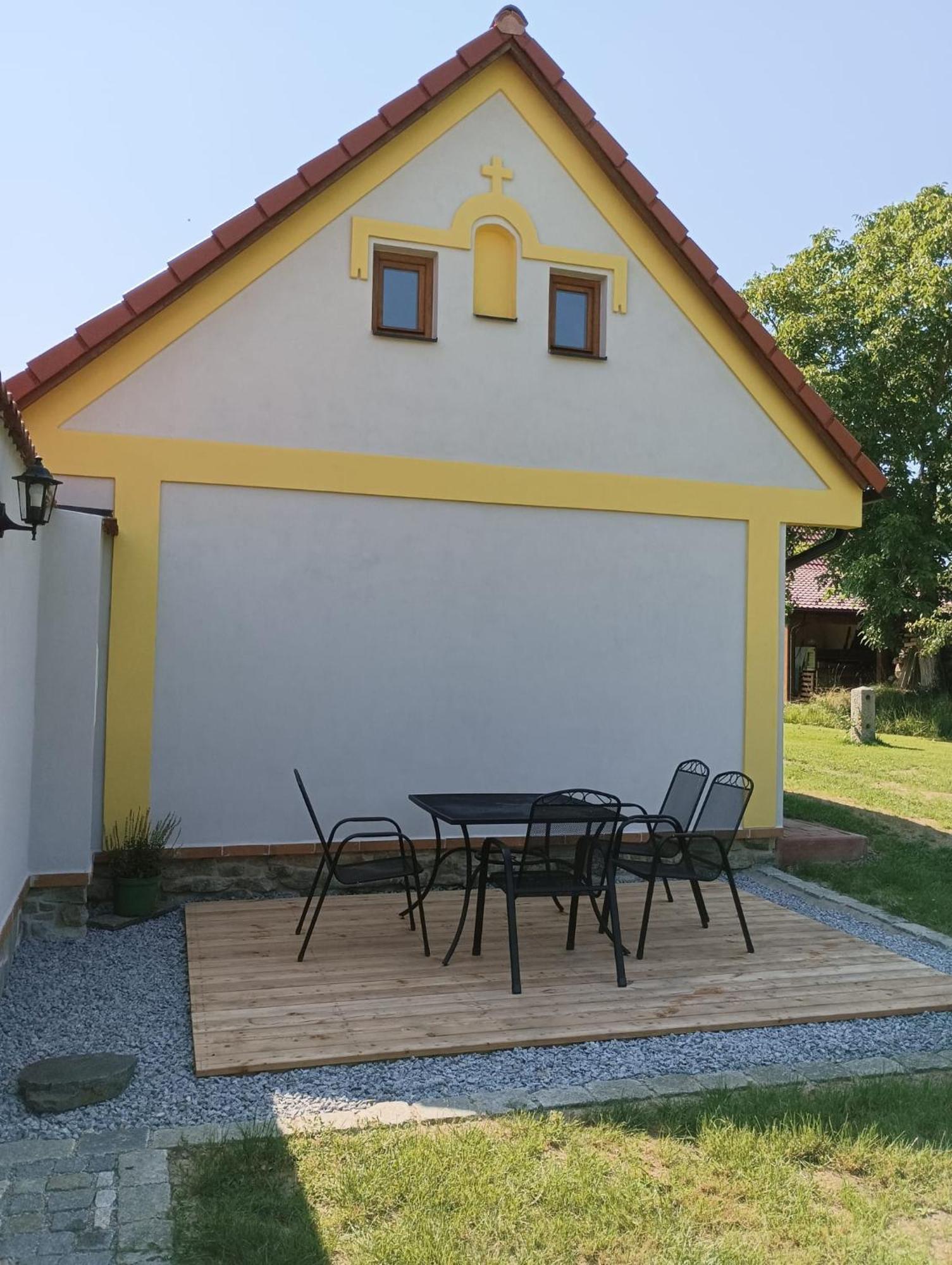Apartman Na Statku Jilovice Luaran gambar